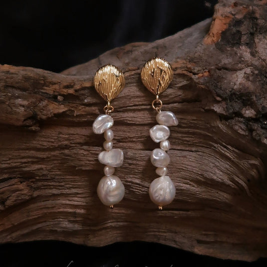 Boucles d'oreilles en perles baroques naturelles classiques françaises avec aiguille en argent, esthétique asymétrique, style décalé, populaire