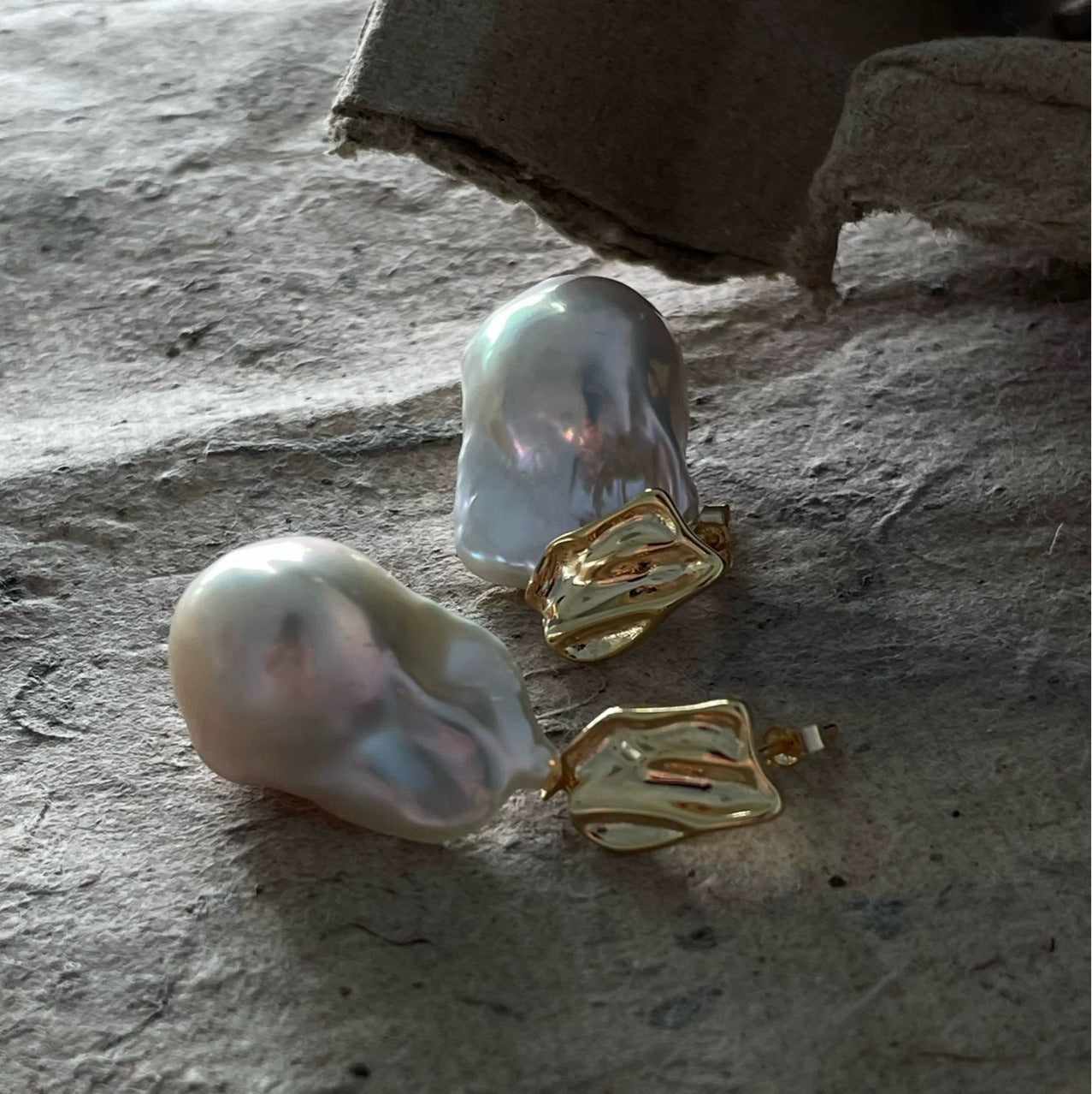 Boucles d'oreilles en perles baroques naturelles de forme irrégulière, style courtois rétro, nouvelles grandes boucles d'oreilles 2024, aiguille en argent, exagérées