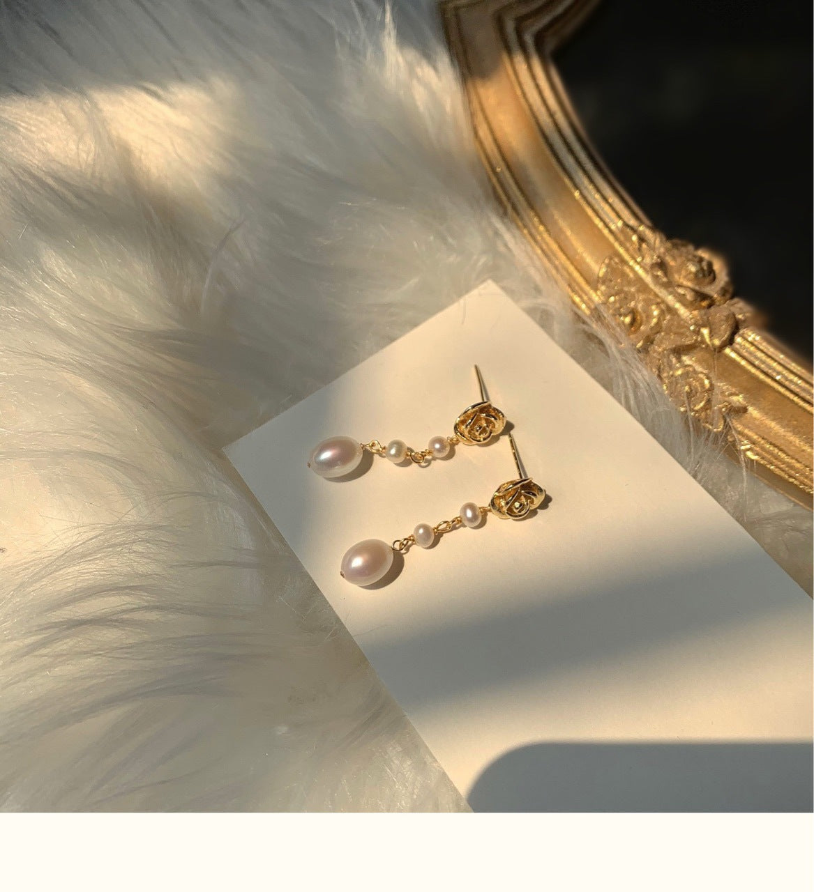 Boucles d'oreilles en perles naturelles à lumière forte en forme de rose 3D rétro, style minimaliste et froid, nouvelle collection 2022 en argent plaqué or
