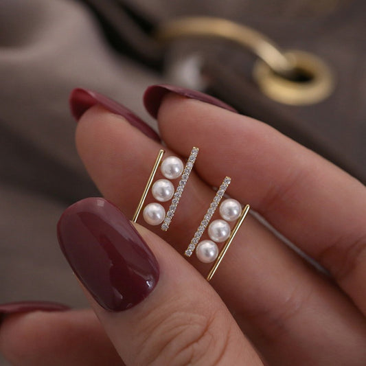 Conception en micro-incrustation de diamants, boucles d'oreilles en perles de culture d'eau douce naturelles, tendance légère et luxueuse, boucles d'oreilles en équilibre, accessoires d'oreilles au style simple et élégant
