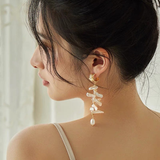 Conception de niche rétro longues boucles d'oreilles en perles de perles d'eau douce exagérées avec aiguille en argent 925 pour mariage, clous d'oreilles polyvalents pour déesse