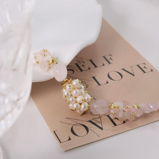 Perles naturelles en poudre, bracelet en cristal rose, design de niche, sensation haut de gamme, bracelet polyvalent, accessoire de mode frais et doux
