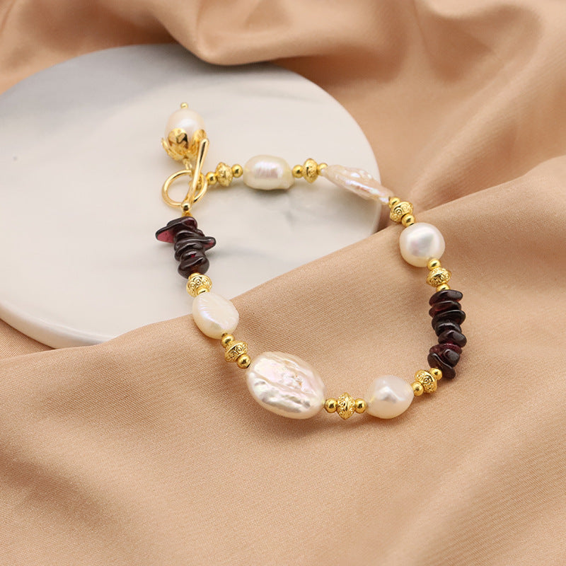 Bracelet en grenat baroque naturel, design élégant et haut de gamme, accessoire tendance.