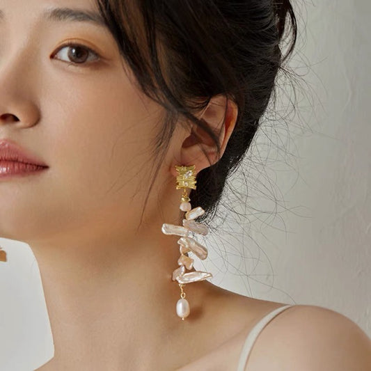Conception de niche rétro longues boucles d'oreilles en perles de perles d'eau douce exagérées avec aiguille en argent 925 pour mariage, clous d'oreilles polyvalents pour déesse