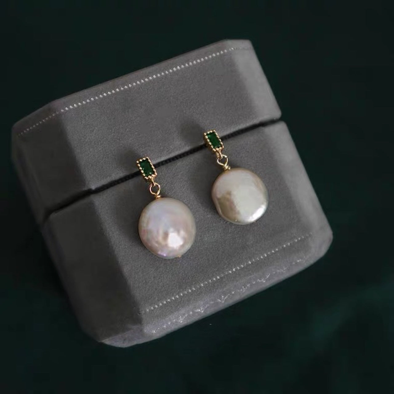 Boucles d'oreilles en perles d'eau douce baroques naturelles pour femmes, accessoires d'été, design gris, clous d'oreilles en forme de disque rond atypique