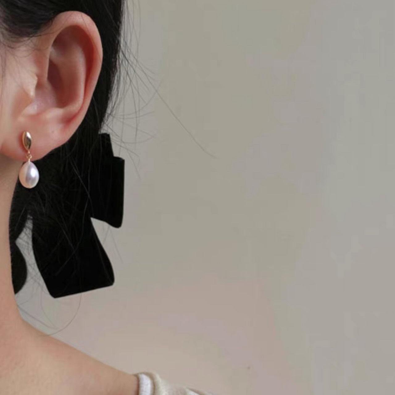 Boucles d'oreilles en perles d'eau douce naturelles à forte luminosité, clous d'oreilles en perles de 14K plaqué or, simples avec aiguille en argent pour femmes