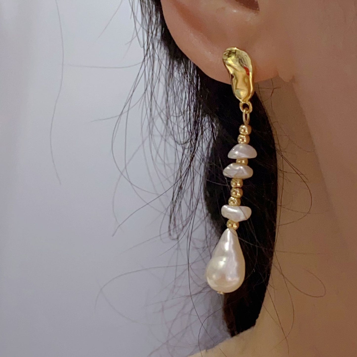 Boucles d'oreilles en perles baroques goutte d'eau en pétales de fleurs en lin naturel, élégantes et vintage avec aiguille en argent