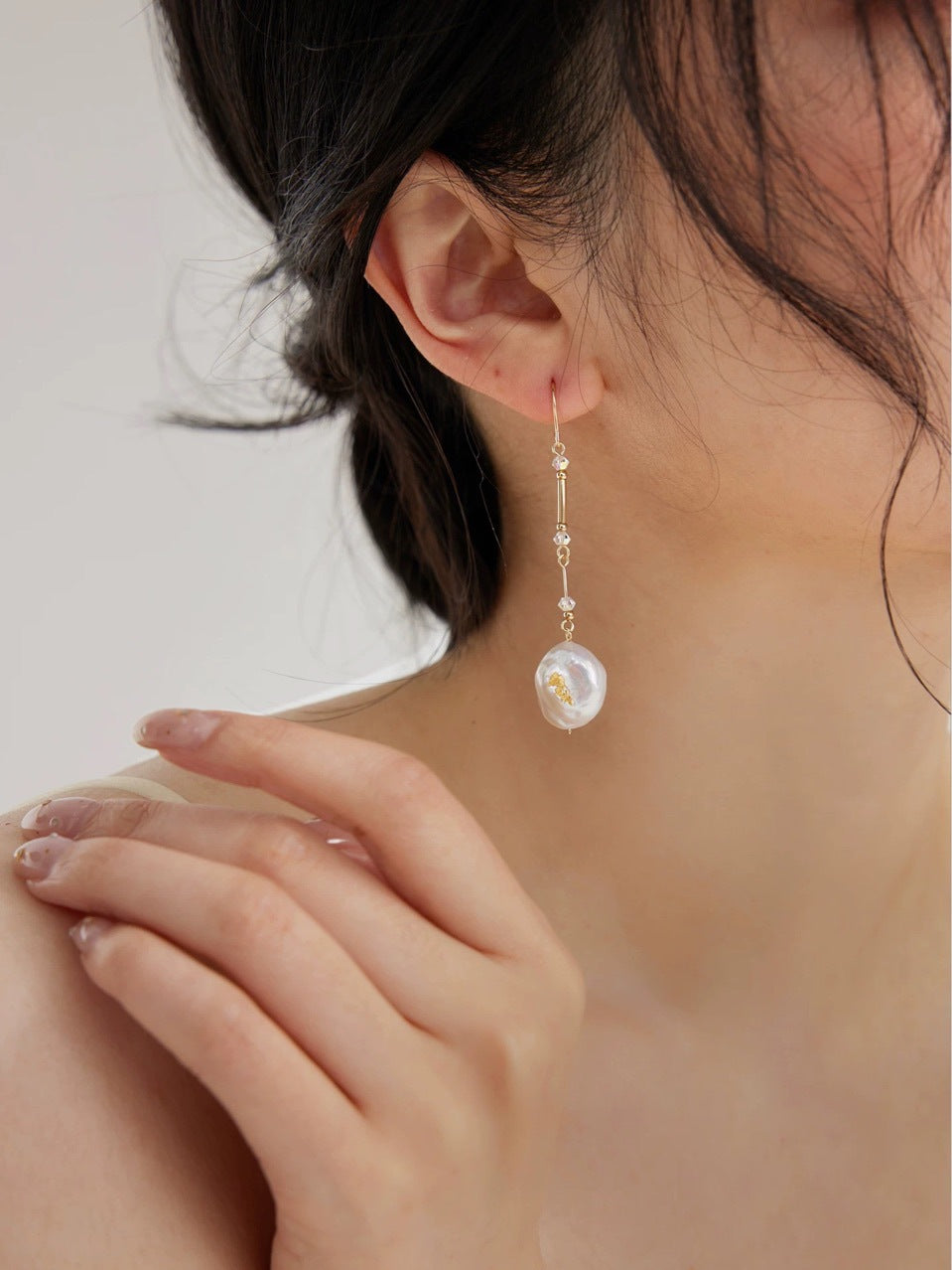 Boucles d'oreilles en baroque d'eau douce naturelles faites à la main en feuille d'or, plaquées or 14k, design unique pour femmes, longues et amincissantes