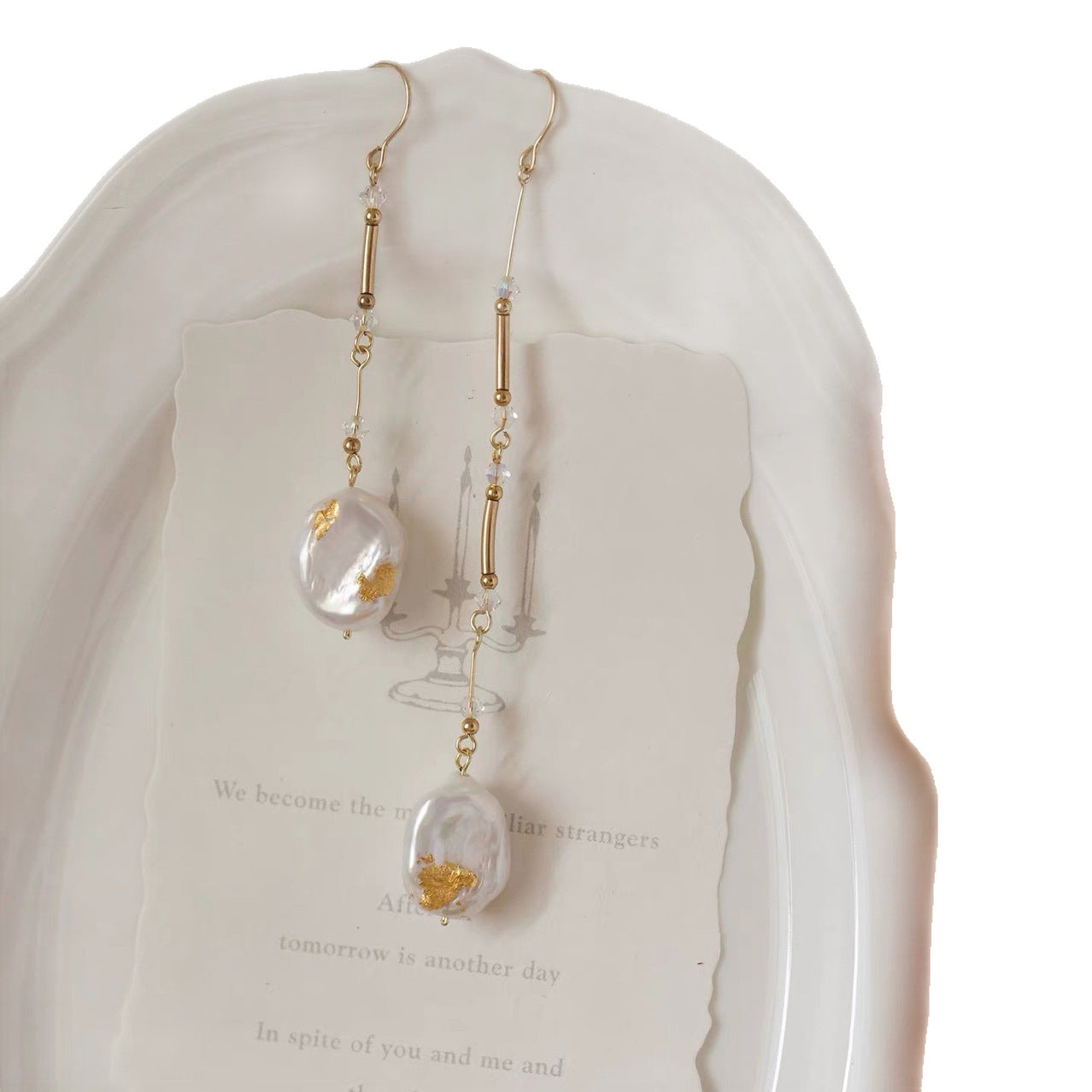 Boucles d'oreilles en baroque d'eau douce naturelles faites à la main en feuille d'or, plaquées or 14k, design unique pour femmes, longues et amincissantes