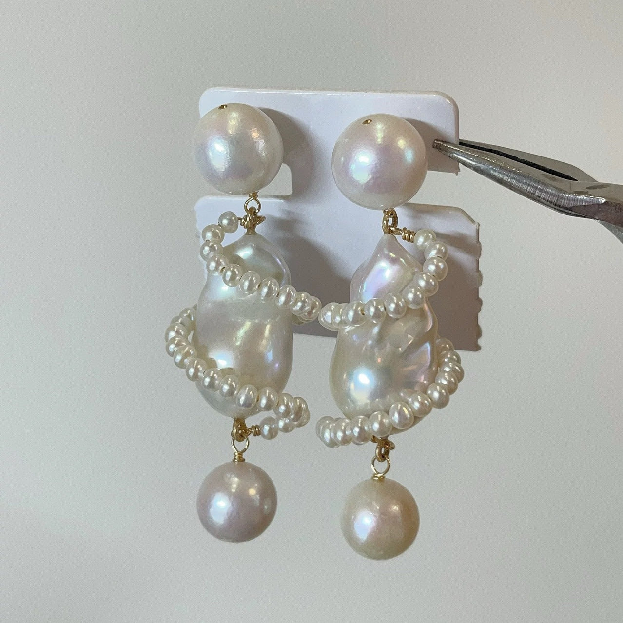 Boucles d'oreilles en perles baroques naturelles de style Chen Jiahui, avec des épingles en argent, accessoires d'oreilles élégants.