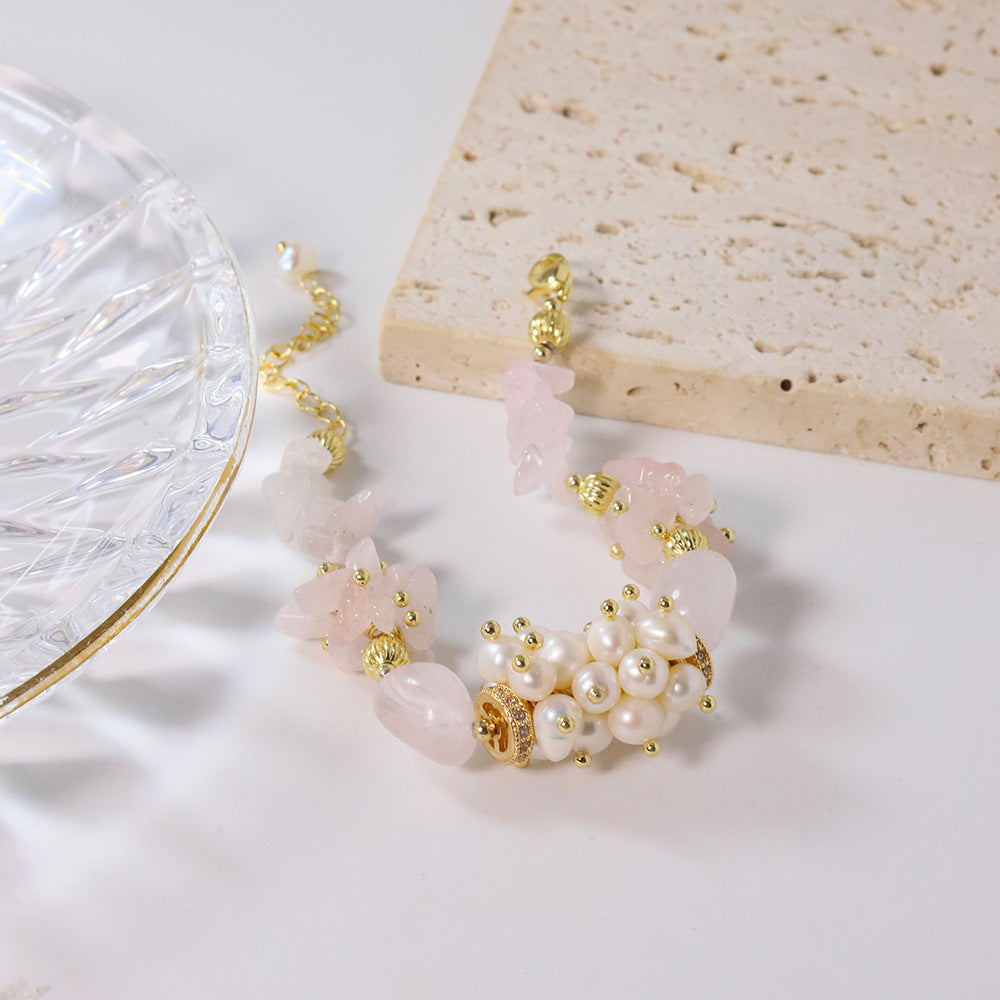 Perles naturelles en poudre, bracelet en cristal rose, design de niche, sensation haut de gamme, bracelet polyvalent, accessoire de mode frais et doux