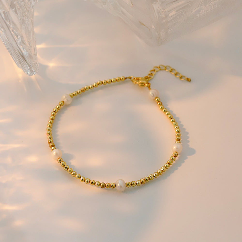 Bracelet en perles d'eau douce naturelles au style rétro français, minimaliste et léger luxe, plaqué or 18K en cuivre, pour un public de niche, style européen et américain