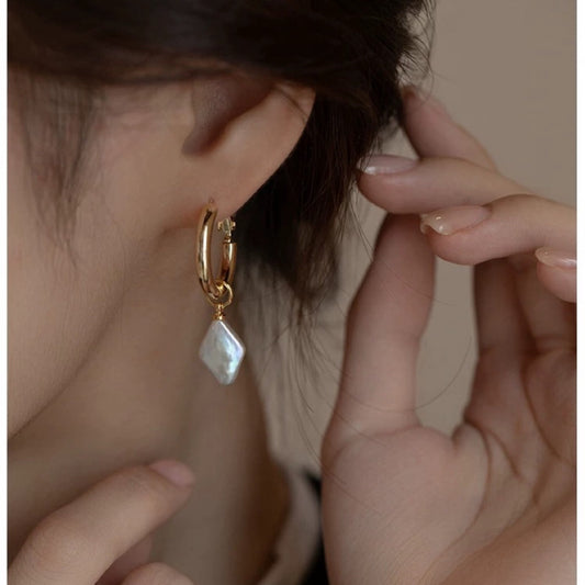 Boucles d'oreilles en perles baroques en forme de losange naturelles pour femmes, tendance unique, pendentifs élégants, nouvelle collection 2024, best-seller.