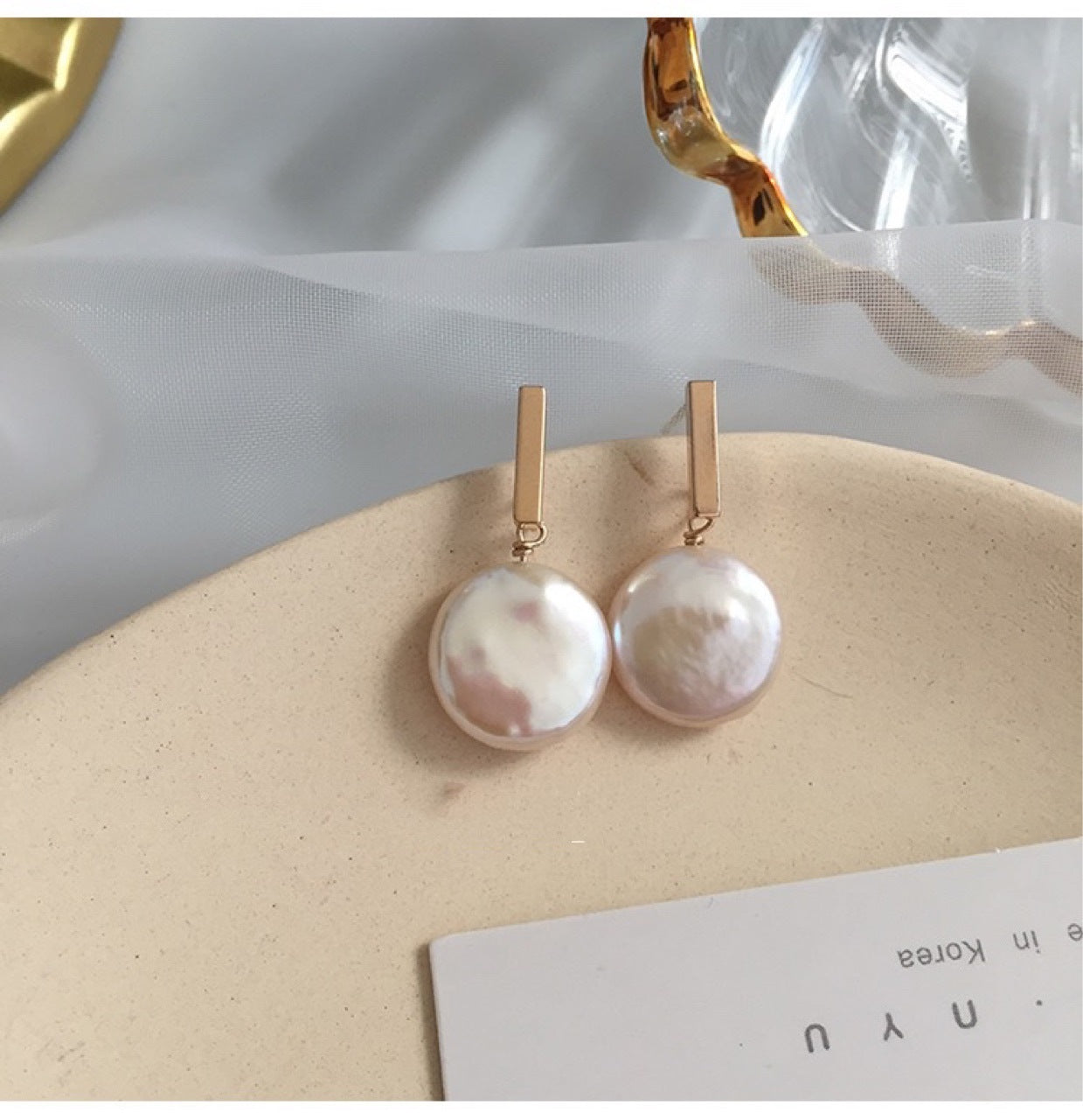 Boucles d'oreilles en perles d'eau douce baroques naturelles pour femmes, accessoires d'été, design gris, clous d'oreilles en forme de disque rond atypique