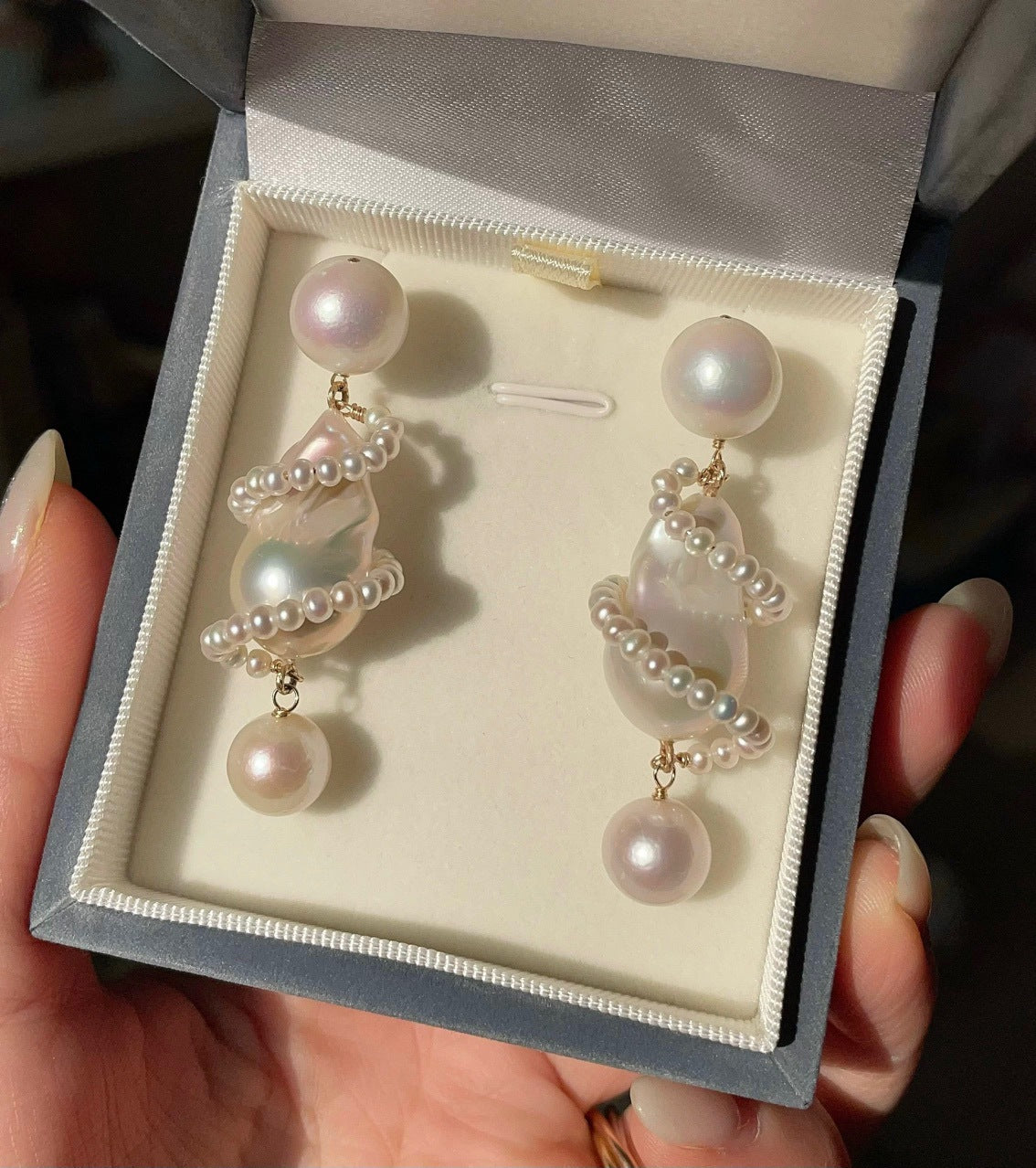 Boucles d'oreilles en perles baroques naturelles de style Chen Jiahui, avec des épingles en argent, accessoires d'oreilles élégants.