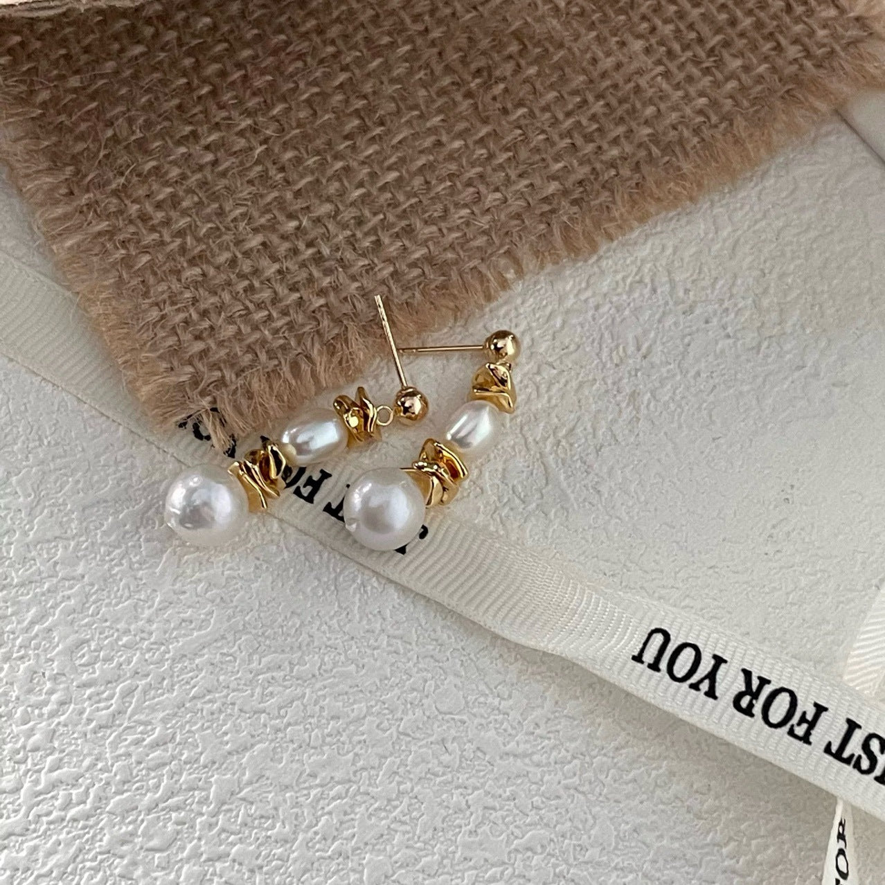 Boucles d'oreilles en perles naturelles pour femmes, style rétro français, artistique, haut de gamme, minimaliste, élégance, clous d'oreilles, nouvelle collection 2024, accessoires tendance