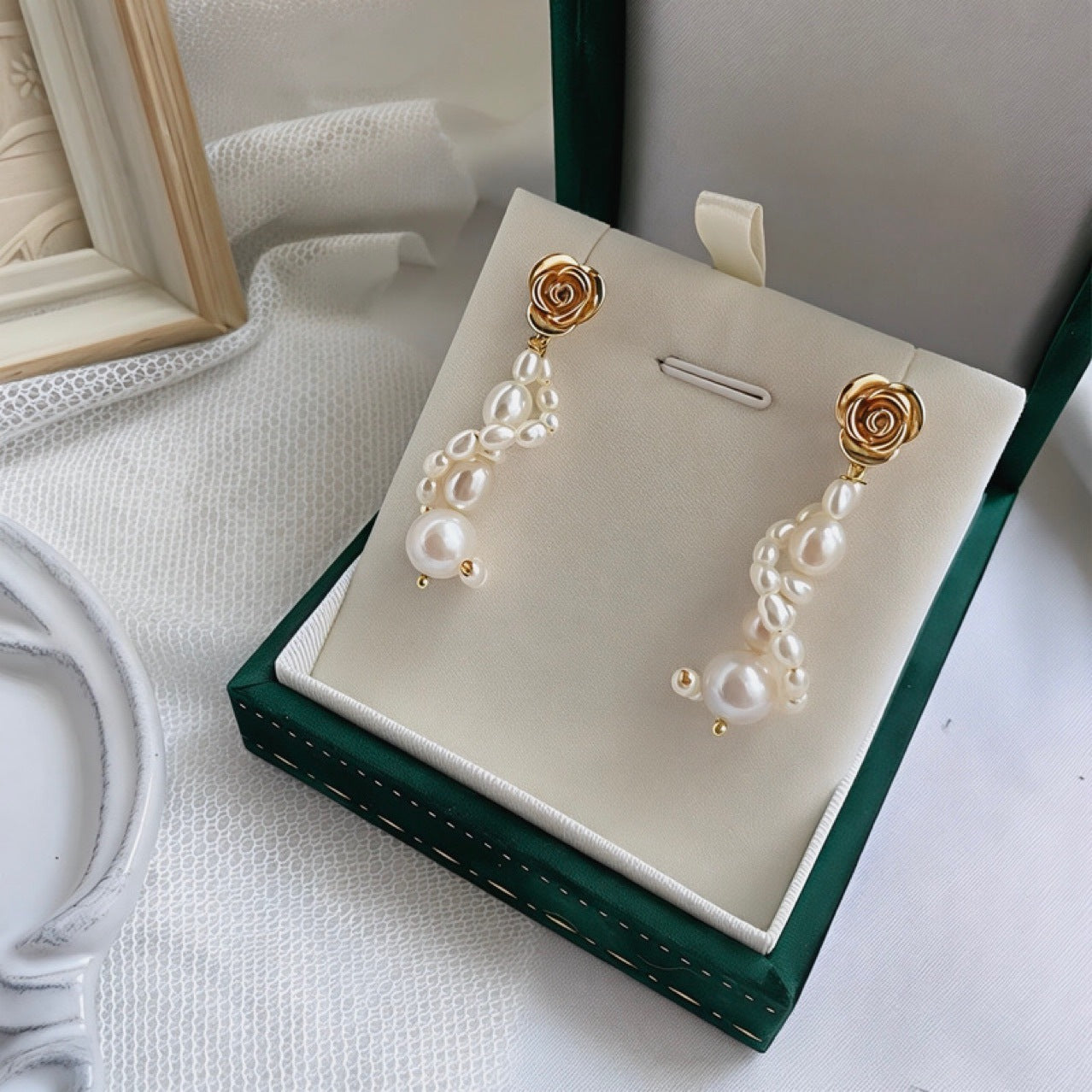 Boucles d'oreilles en perles baroques naturelles en argent de Rose Manor, style rétro portuaire, accessoires irréguliers à la Audrey Hepburn