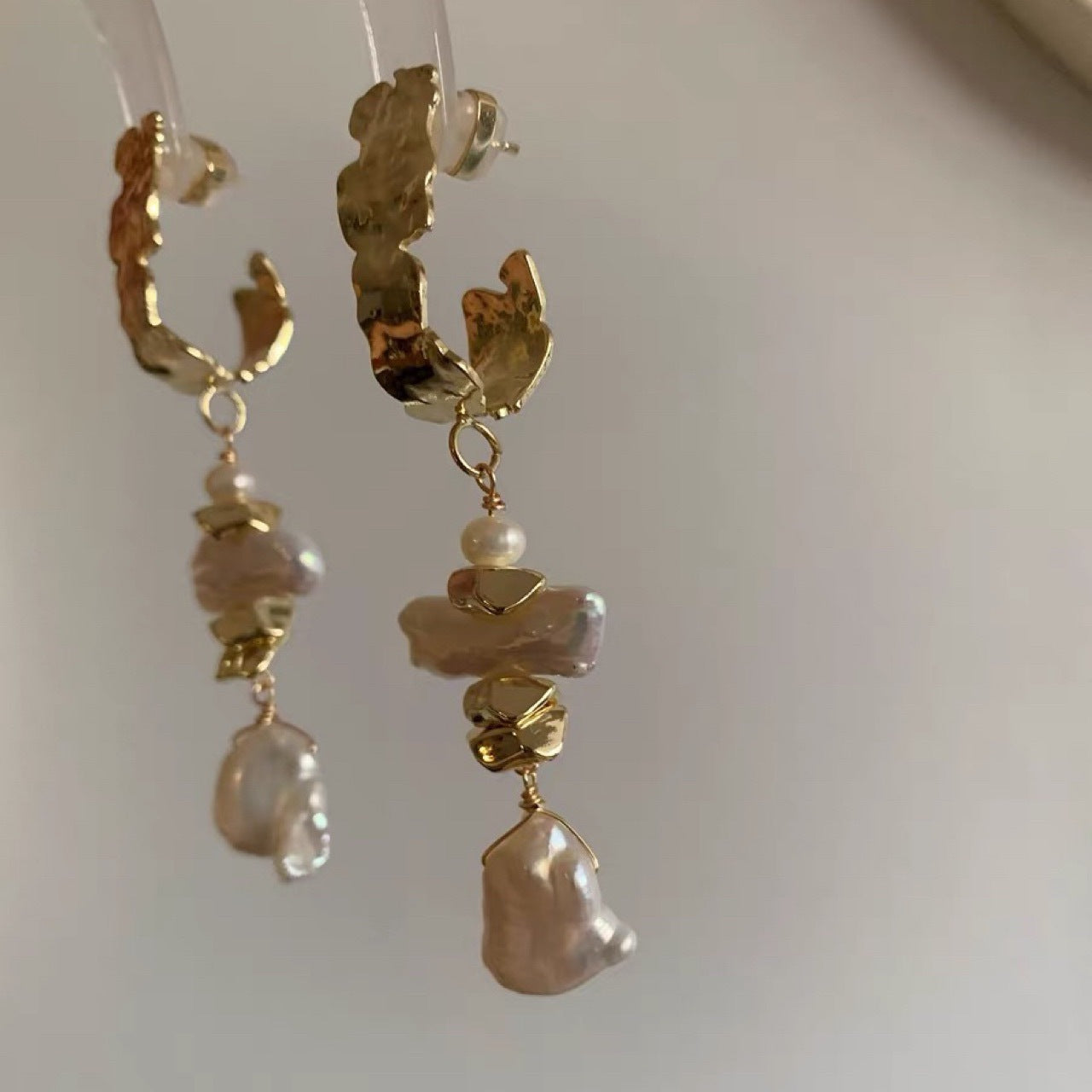 Mode européenne et américaine, perles baroques naturelles, design de niche, style froid et minimaliste, boucles d'oreilles tendance et cool, coréen