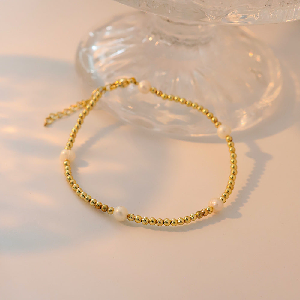 Bracelet en perles d'eau douce naturelles au style rétro français, minimaliste et léger luxe, plaqué or 18K en cuivre, pour un public de niche, style européen et américain