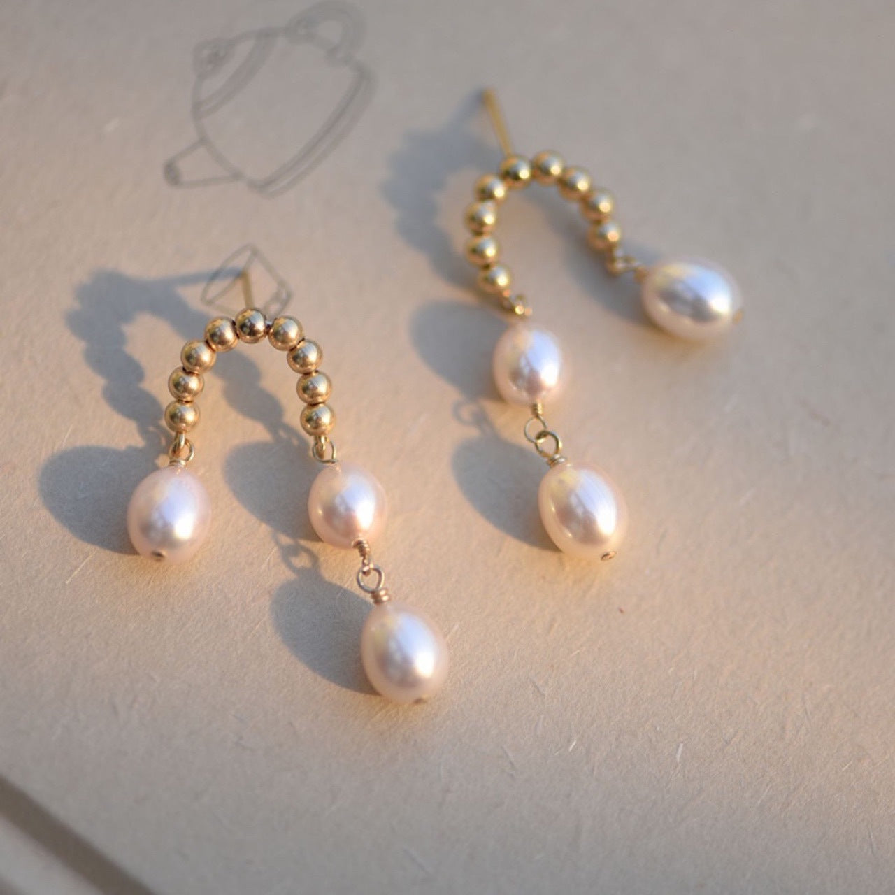 Boucles d'oreilles élégantes en or 14K avec perles naturelles en forme de grain de riz, style rétro pour filles