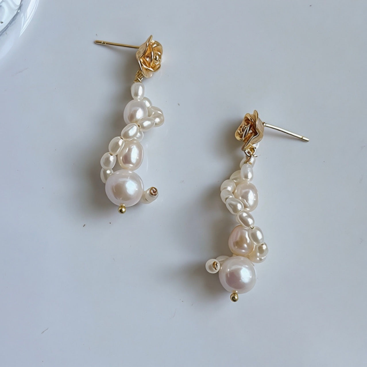 Boucles d'oreilles en perles baroques naturelles en argent de Rose Manor, style rétro portuaire, accessoires irréguliers à la Audrey Hepburn