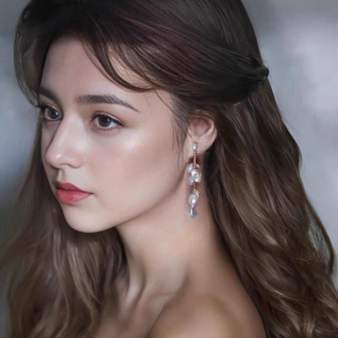boucles d'oreilles longues en perles de culture d'eau douce en forme de pétales, design qui affine le visage, avec des franges en argent碎银子