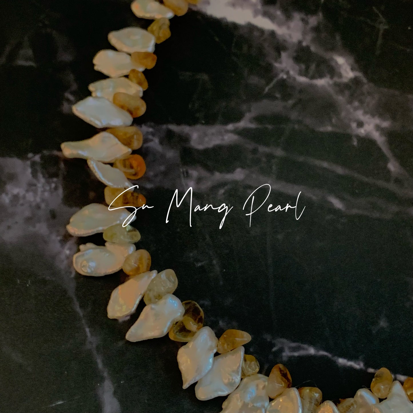 Collier de perles baroques mélangées et de citrine naturelle, serti sur un chaton irrégulier, accessoire haut de gamme pour les tenues d'automne et d'hiver 