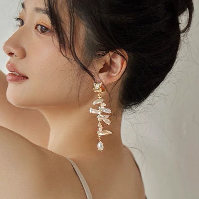 Conception de niche rétro longues boucles d'oreilles en perles de perles d'eau douce exagérées avec aiguille en argent 925 pour mariage, clous d'oreilles polyvalents pour déesse