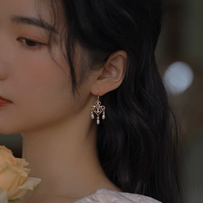 Conception raffinée Boucles d'oreilles en perles naturelles avec franges de style rétro palatial en or 14K et brillants élégants mode tendance