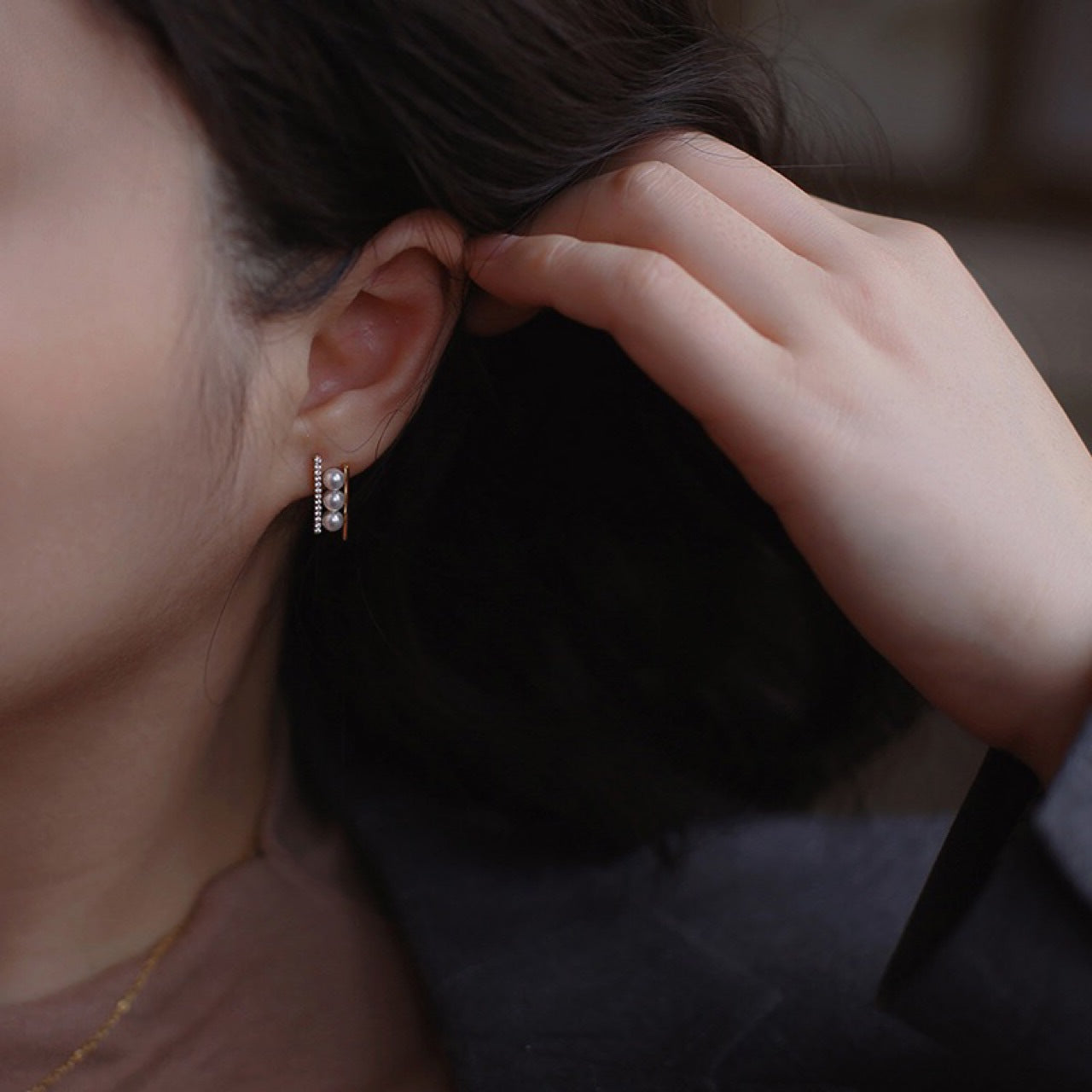 Conception en micro-incrustation de diamants, boucles d'oreilles en perles de culture d'eau douce naturelles, tendance légère et luxueuse, boucles d'oreilles en équilibre, accessoires d'oreilles au style simple et élégant