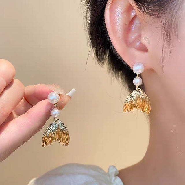 Boucles d'oreilles en forme de queue de poisson, design unique, accessoires d'oreilles en perles de culture d'eau douce, élégance haut de gamme, pendants d'oreilles légers