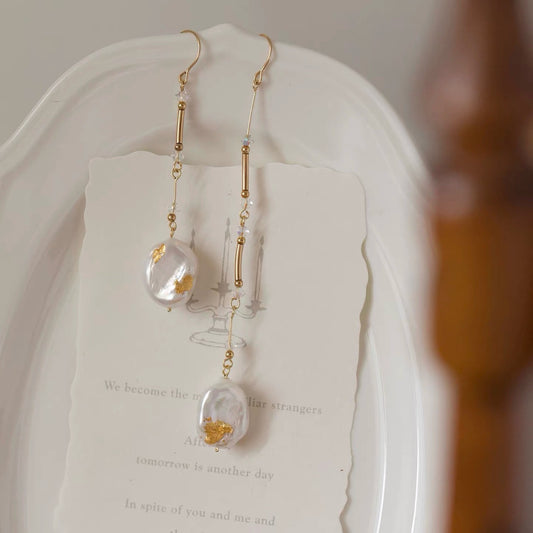 Boucles d'oreilles en baroque d'eau douce naturelles faites à la main en feuille d'or, plaquées or 14k, design unique pour femmes, longues et amincissantes