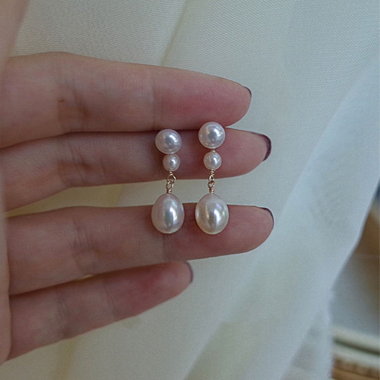 Boucles d'oreilles en perles naturelles pour femmes, longues, au style vintage, clous d'oreilles, accessoires, nouvelle collection 2024, tendance, polyvalentes