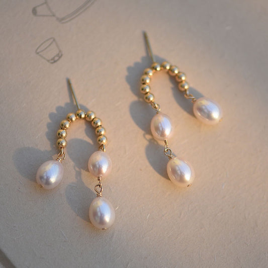 Boucles d'oreilles élégantes en or 14K avec perles naturelles en forme de grain de riz, style rétro pour filles