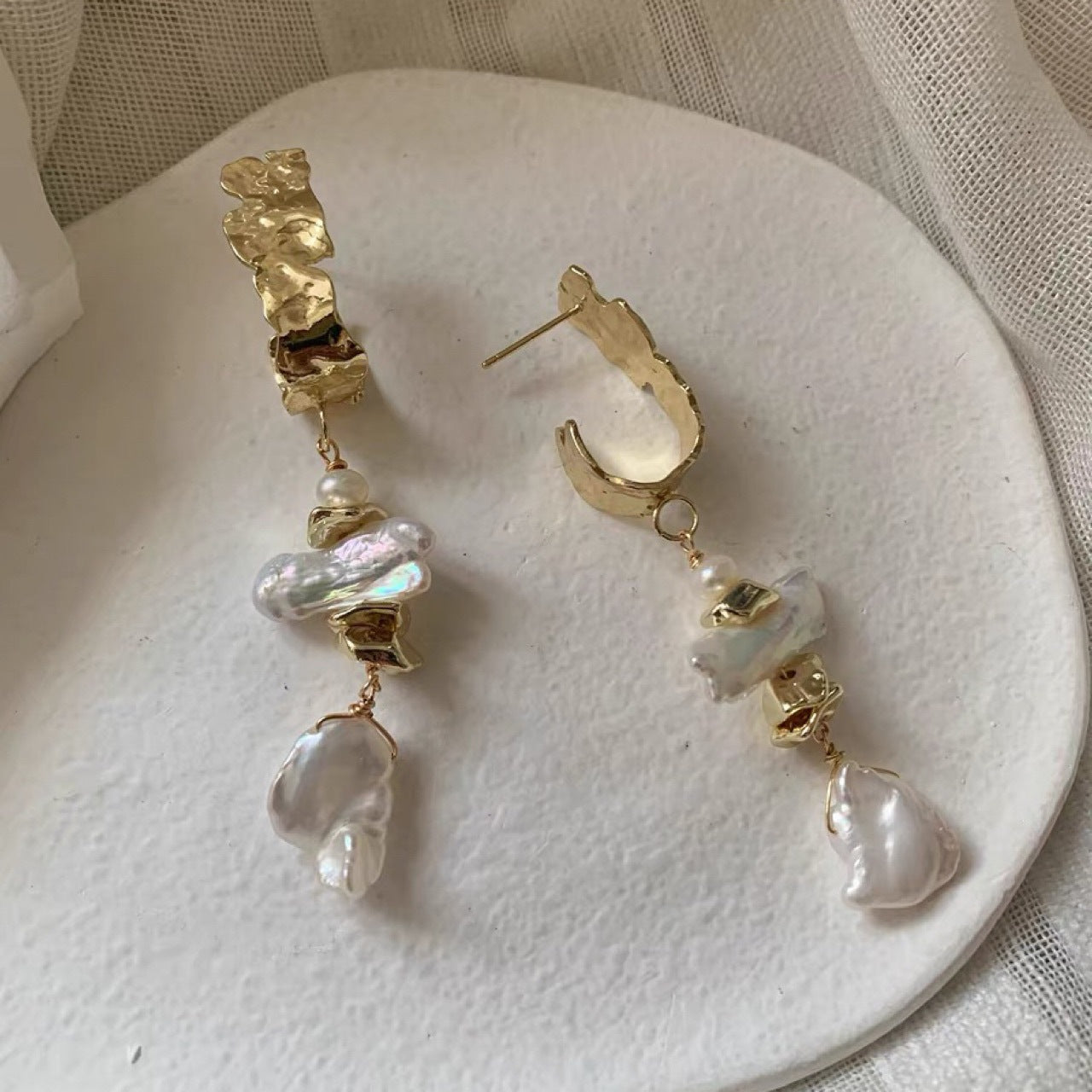 Mode européenne et américaine, perles baroques naturelles, design de niche, style froid et minimaliste, boucles d'oreilles tendance et cool, coréen