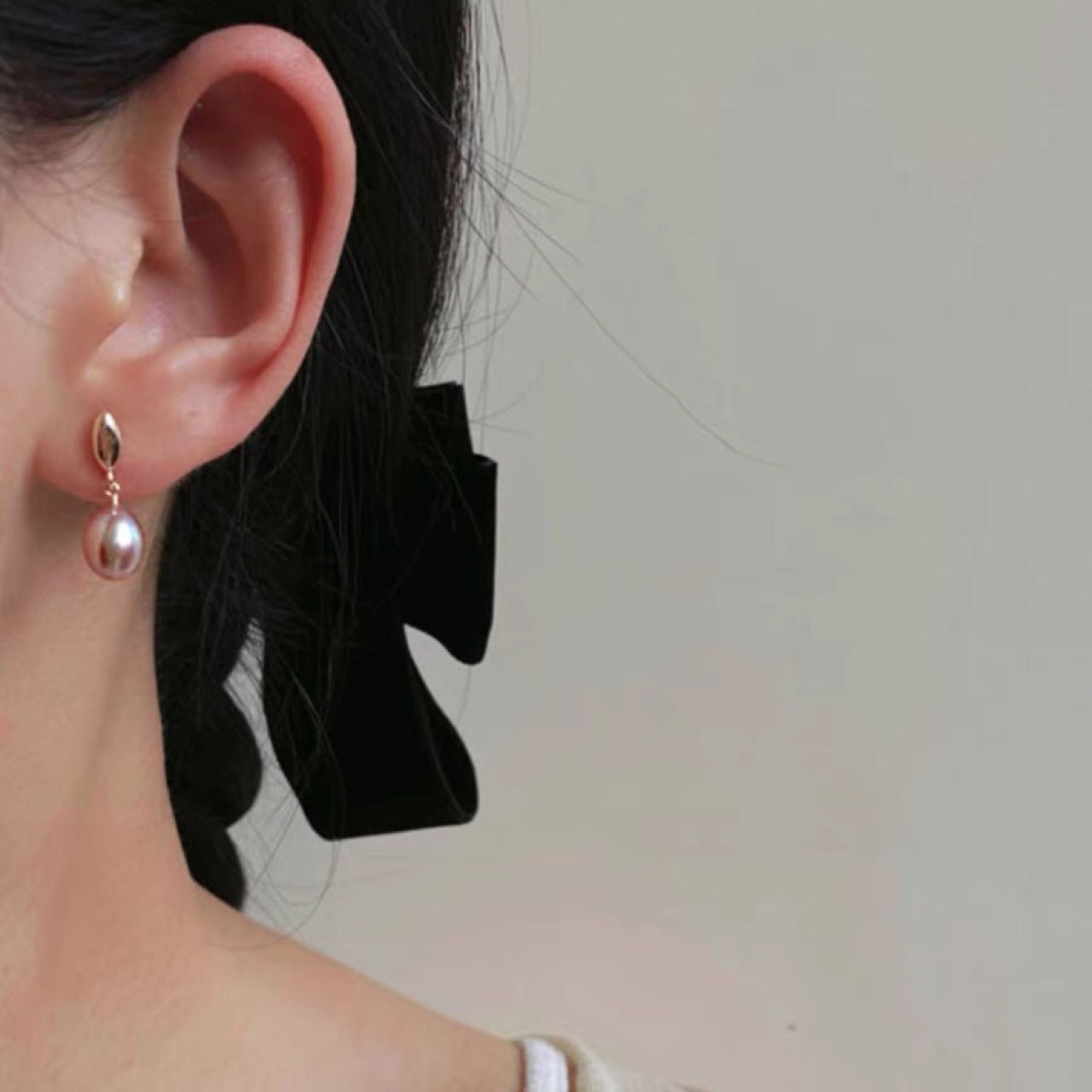 Boucles d'oreilles en perles d'eau douce naturelles à forte luminosité, clous d'oreilles en perles de 14K plaqué or, simples avec aiguille en argent pour femmes