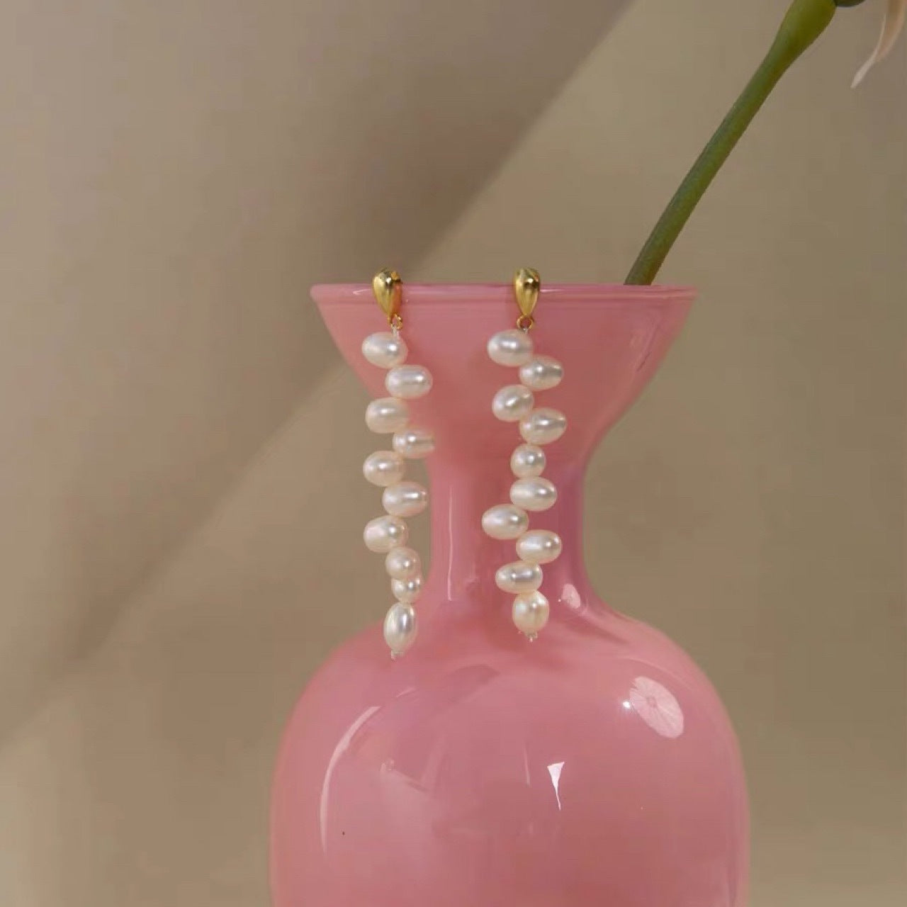 Boucles d'oreilles en perles d'eau douce naturelles, longues, en perles baroques irrégulières, style rétro, lignes minimalistes, clous d'oreilles avec aiguille en argent